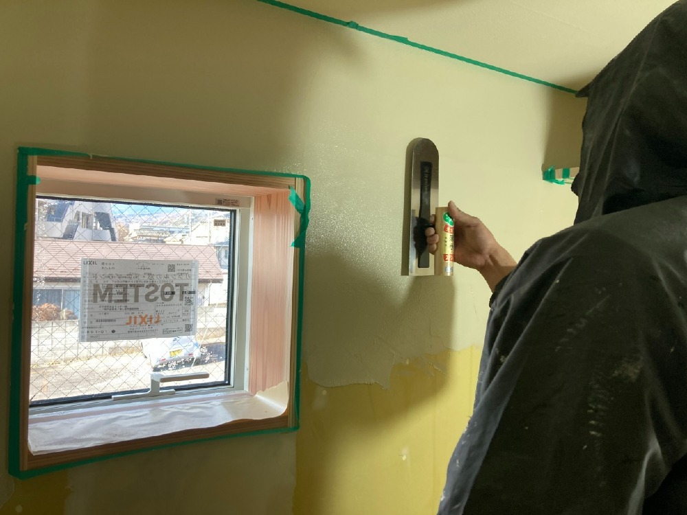 左官工事　2階壁仕上げ塗り
