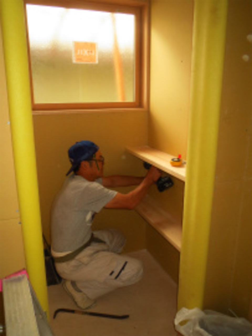 トイレ棚板取付