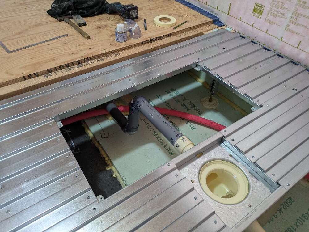 住設機器工事　ユニットバス組立て