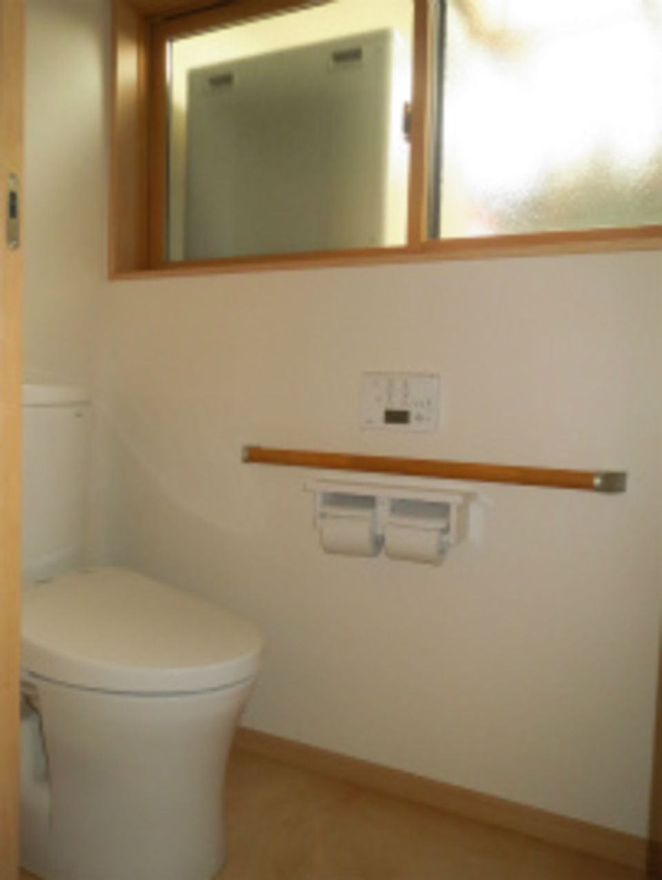 明るくなったトイレ完成
