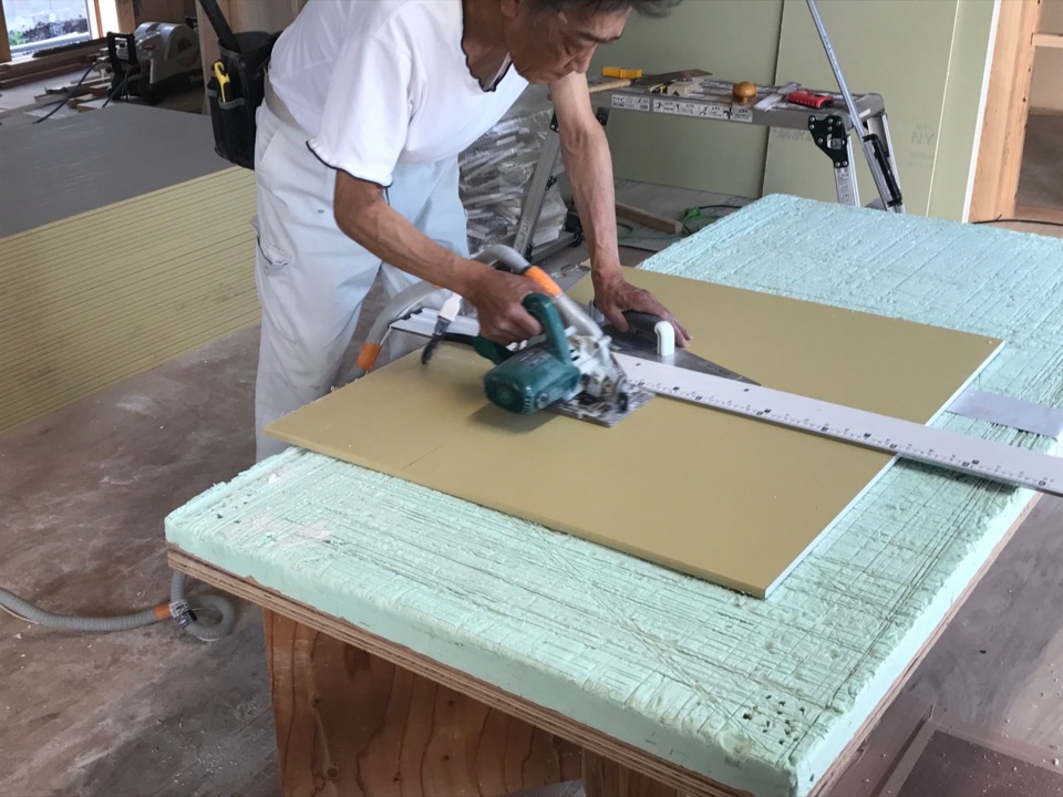 ボード張り進行中