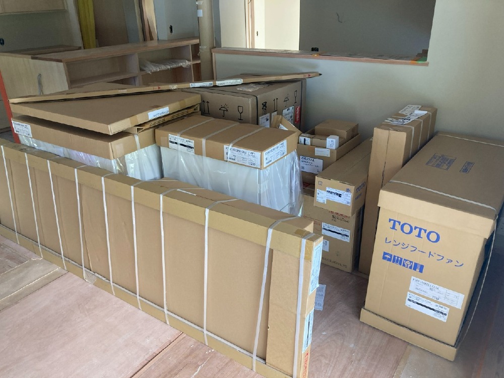 住設機器工事　システムキッチン搬入
