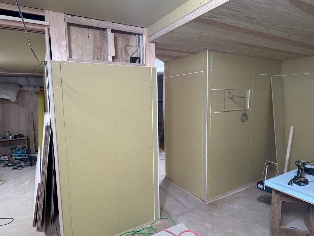 木工事　ダイニングボード張り