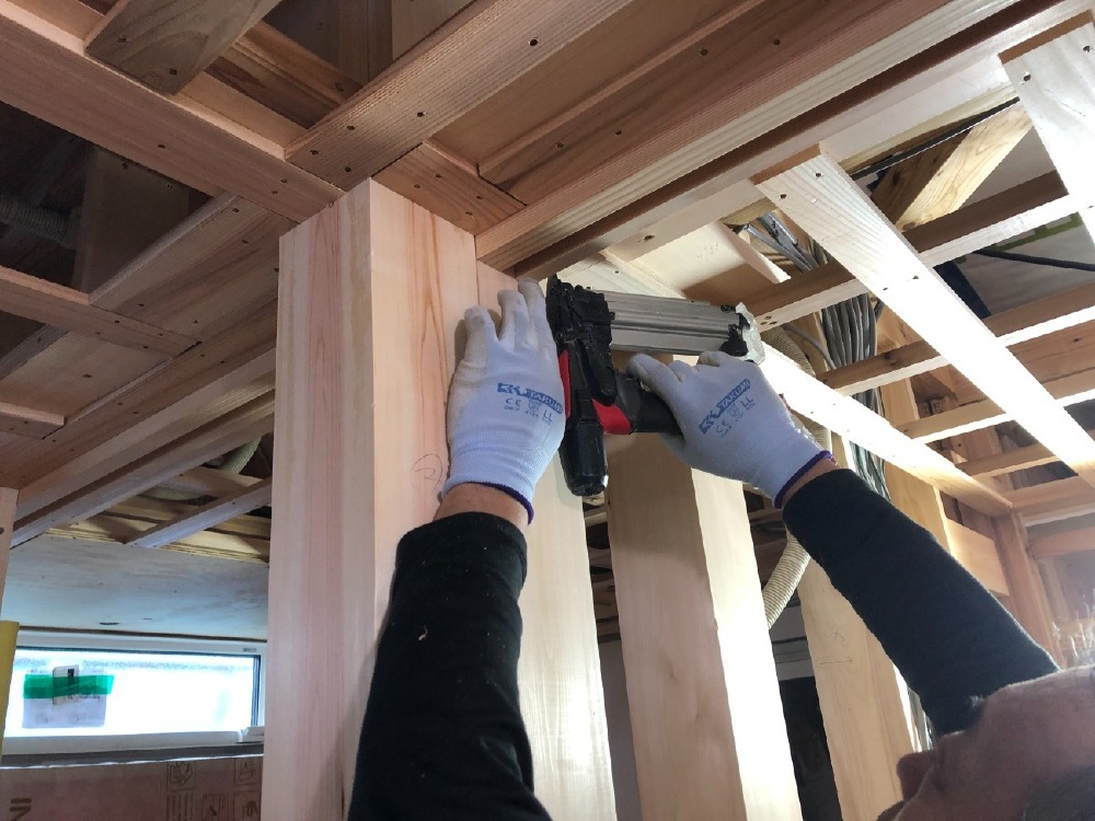 木工事　開口部鴨居取付け