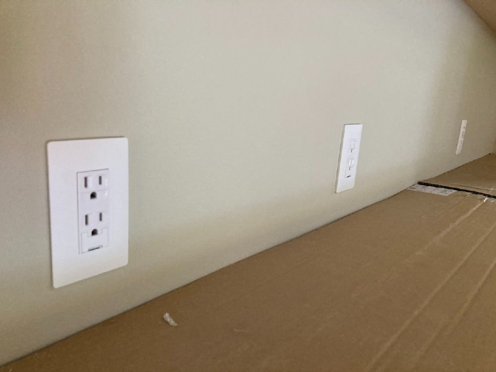 電気設備工事　スイッチ・コンセント取付け