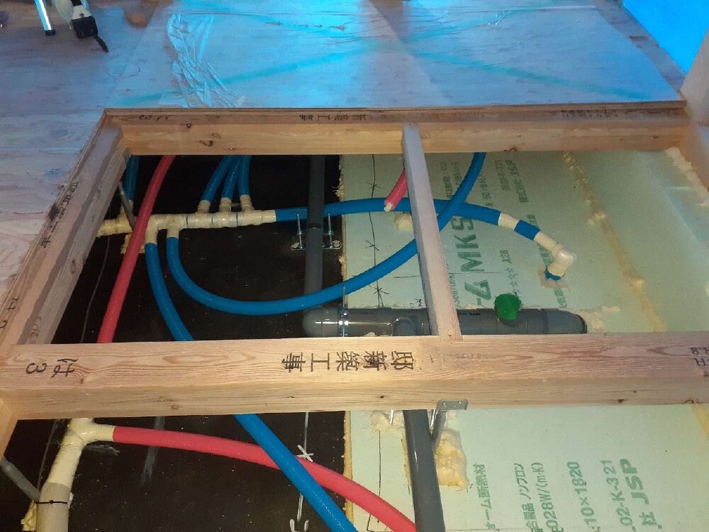 給排水設備工事　床下配管