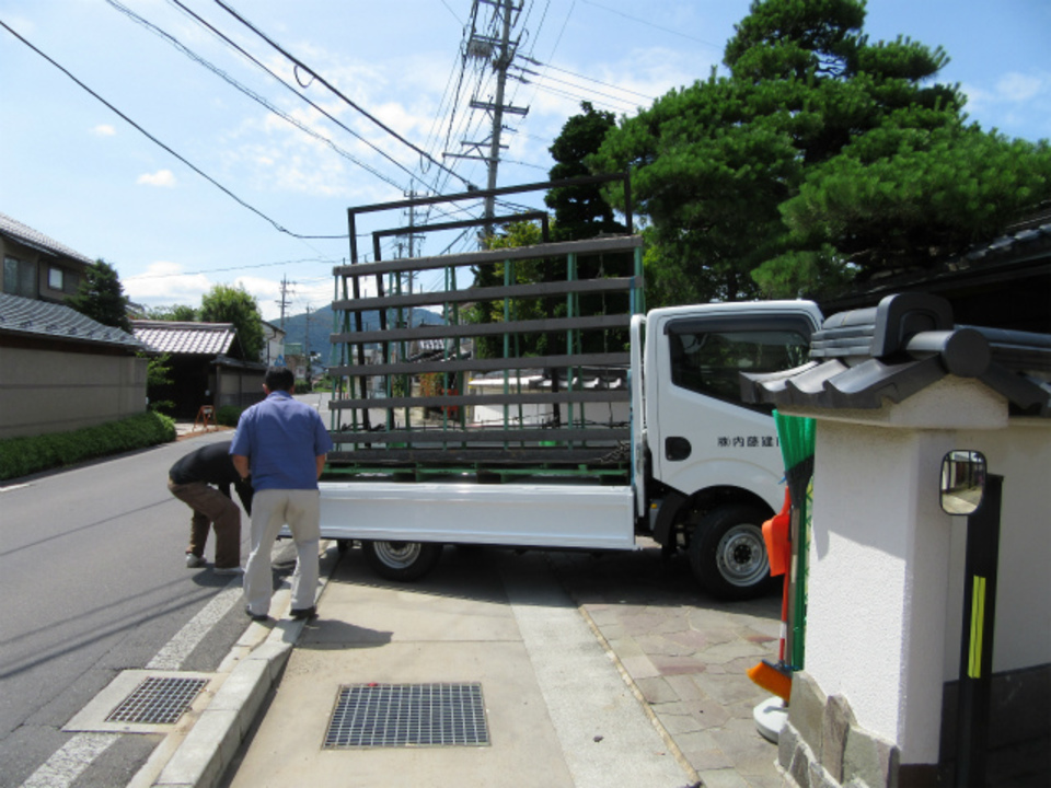 サッシ搬入