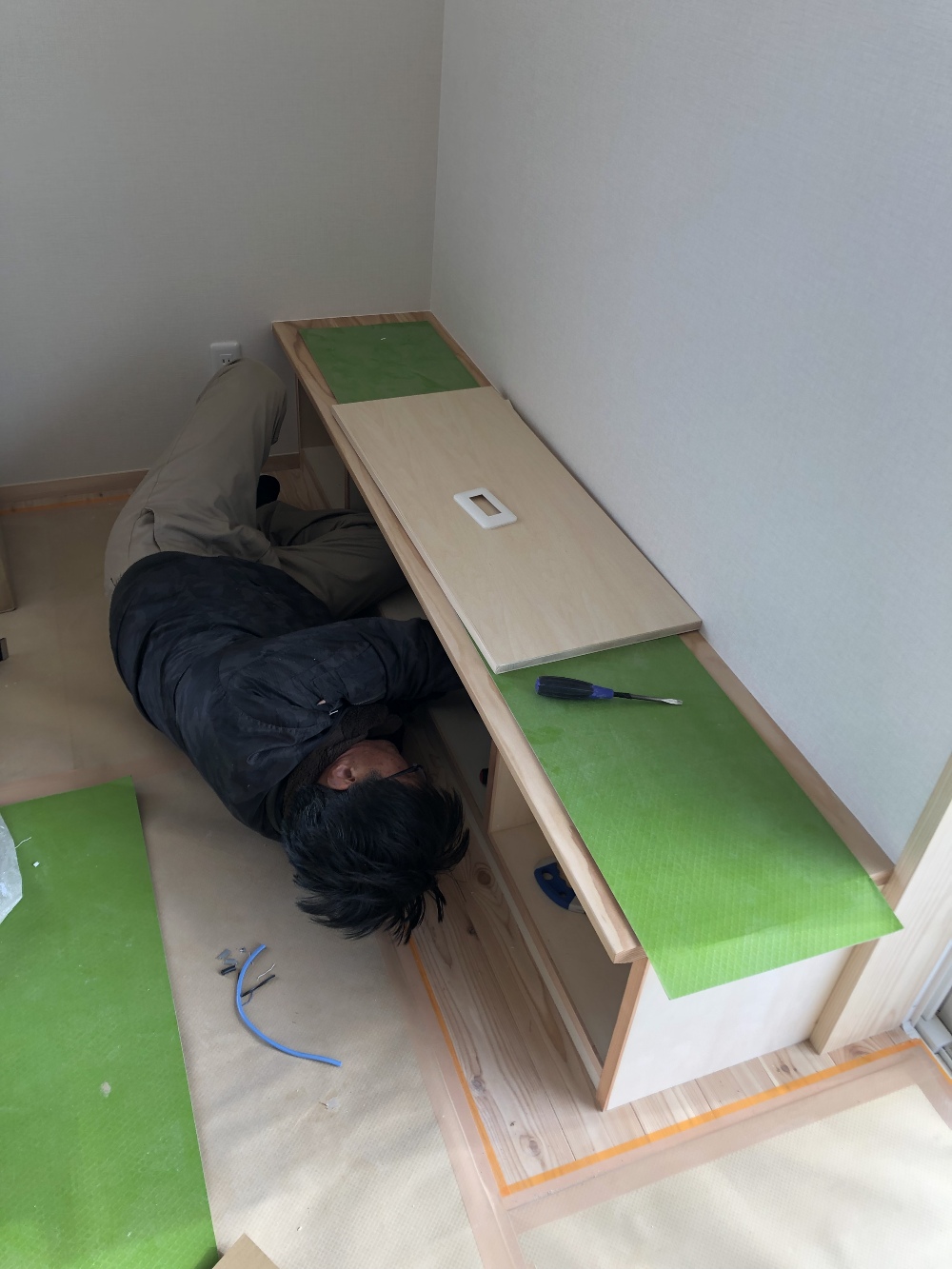 仕上げ電気工事中
