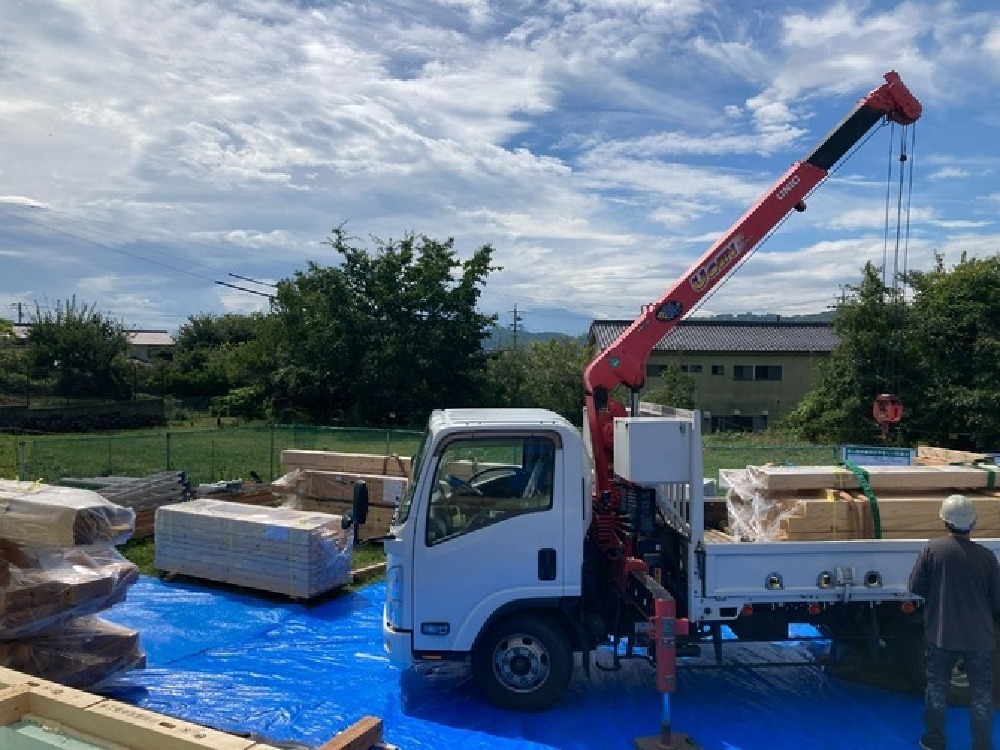 建て方材料搬入