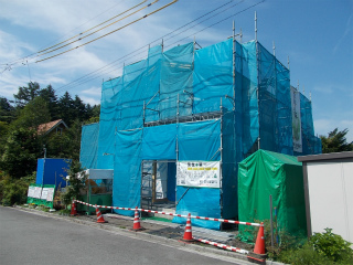下屋足場・シート養生完了！