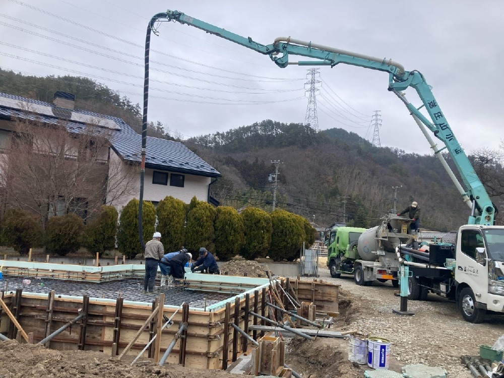 基礎工事　コンクリート打設①（耐圧盤・外周部立上り）