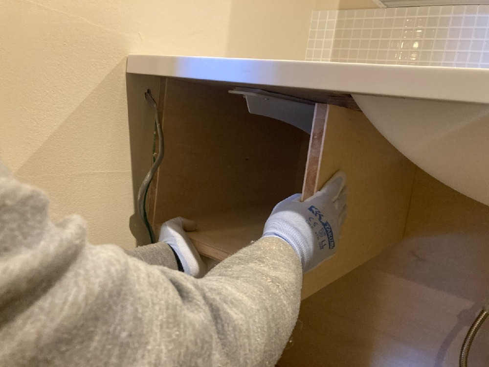 木工事　洗面下収納造作