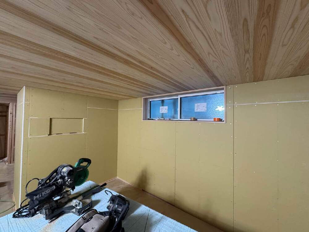 木工事　壁ボード張り（キッチン）