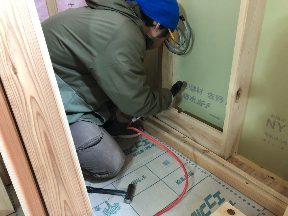 木工事　巾木下地取付け