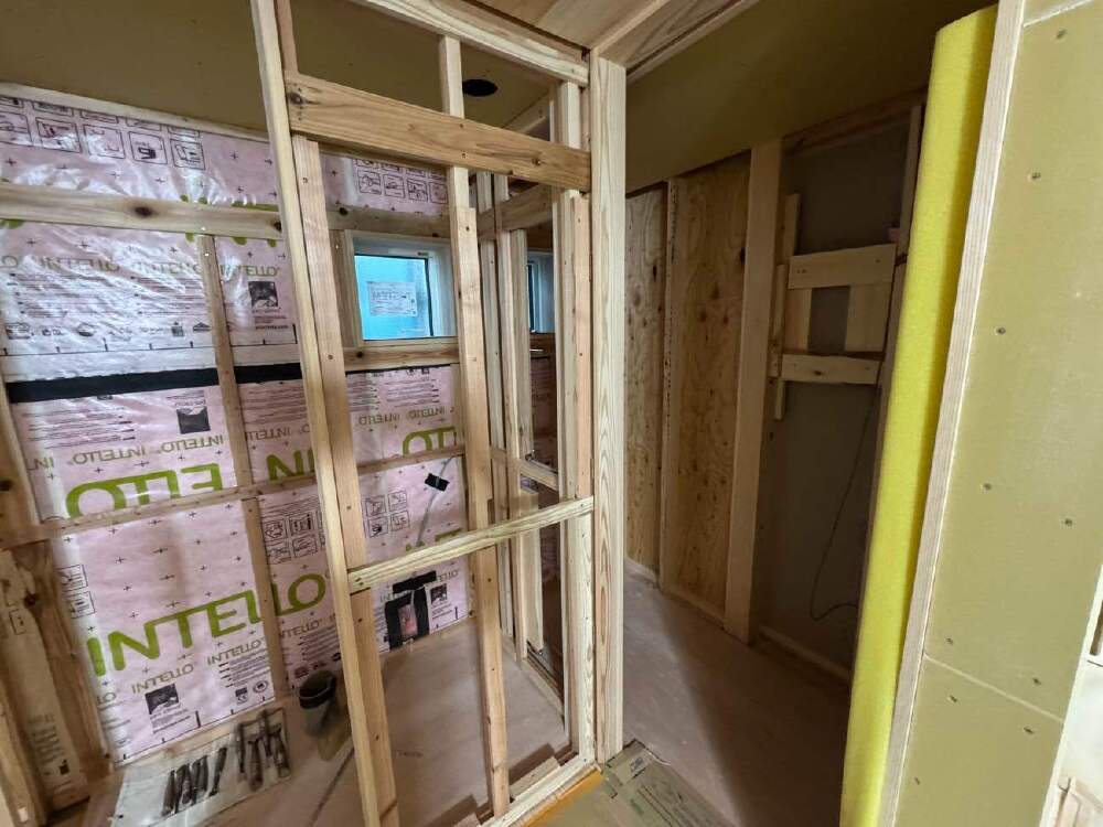 木工事　内部間仕切り・木製建具枠造作