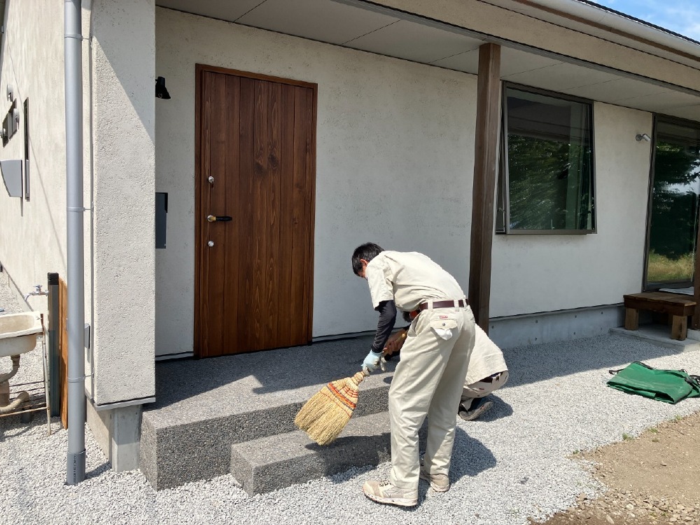 仮設工事　養生撤去・玄関周り清掃