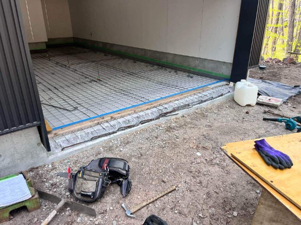外構工事　ガレージ土間コンクリート　メッシュ筋  他 