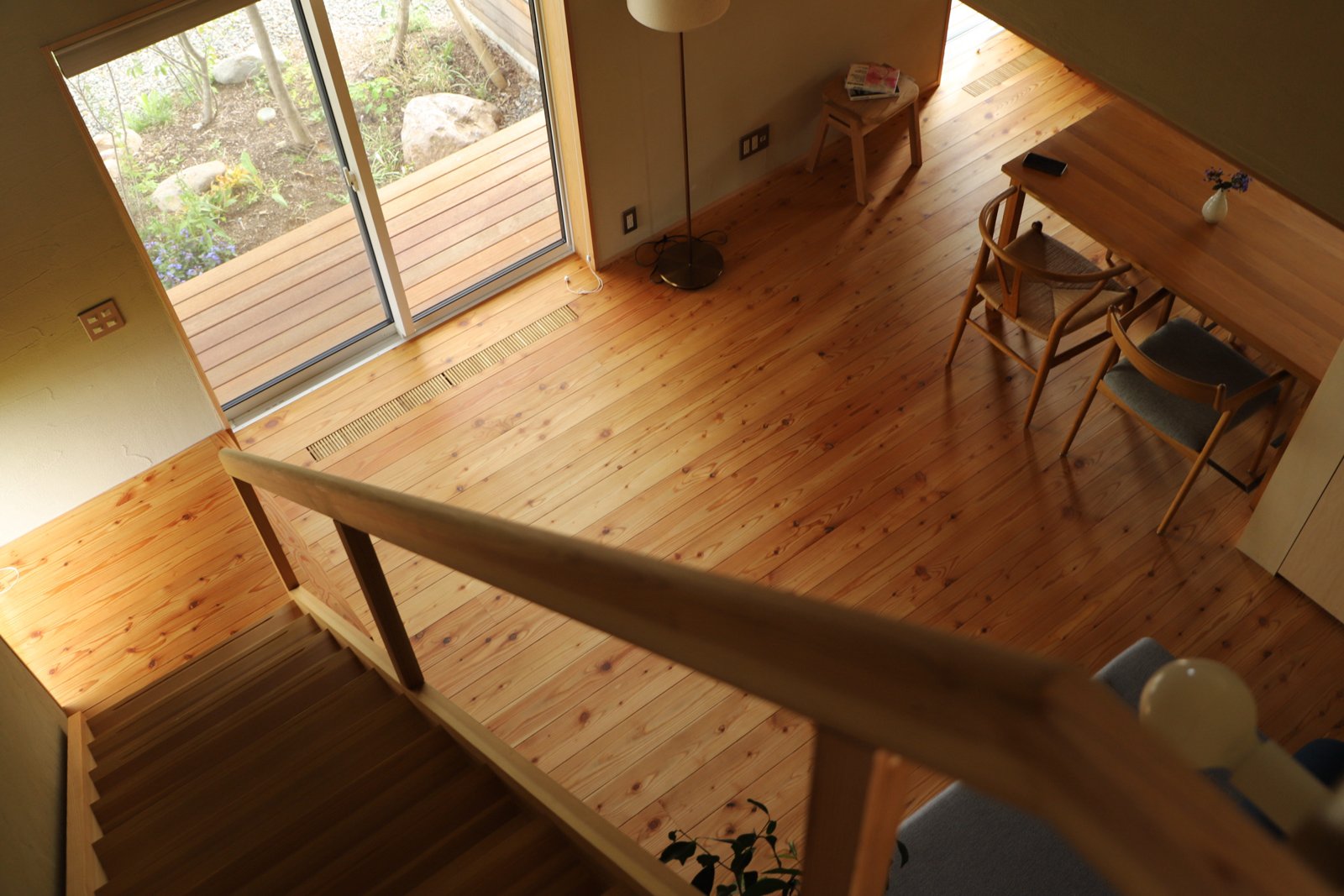2階から見下ろすリビング